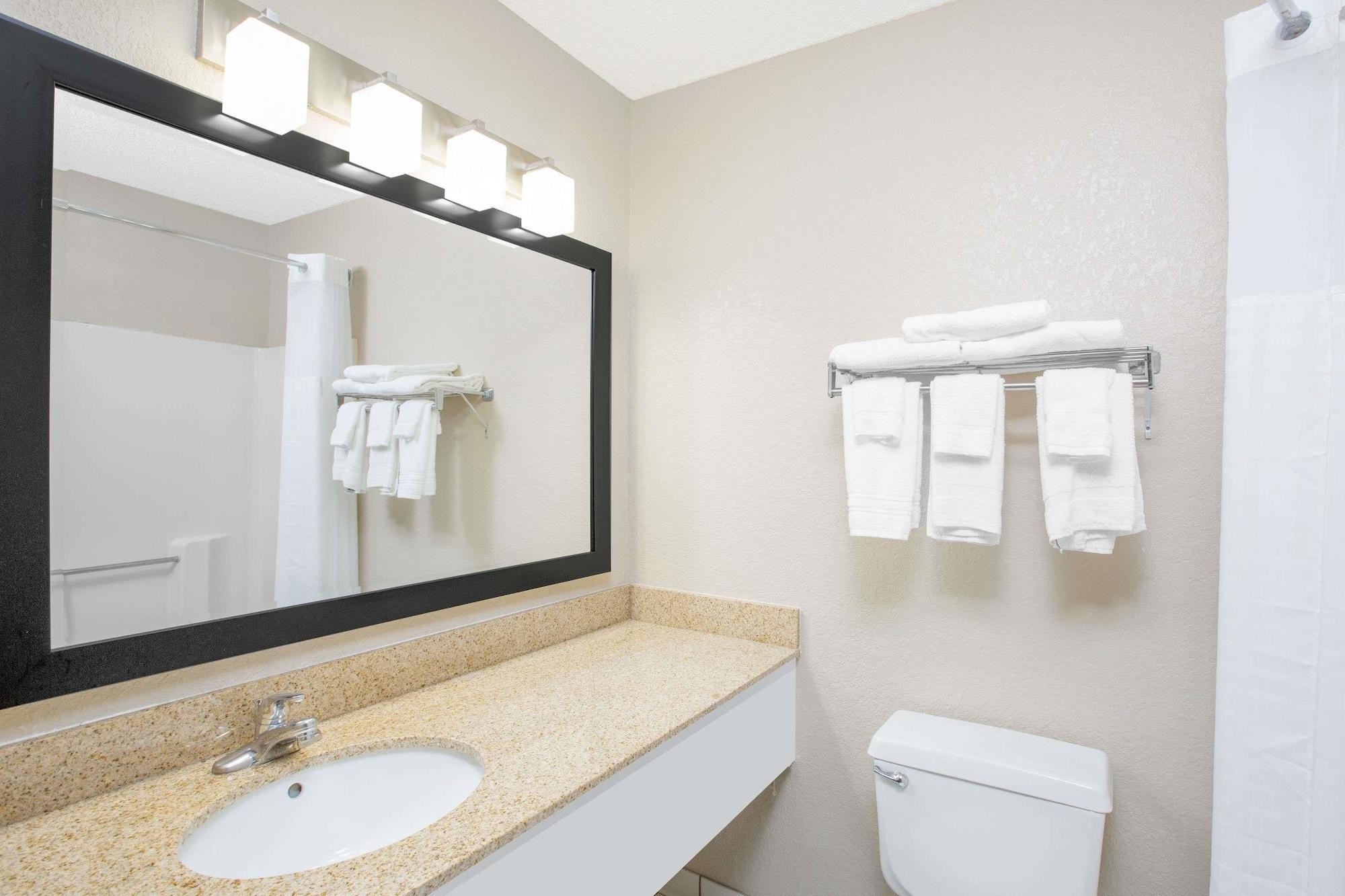 Baymont By Wyndham Ames Hotel Luaran gambar